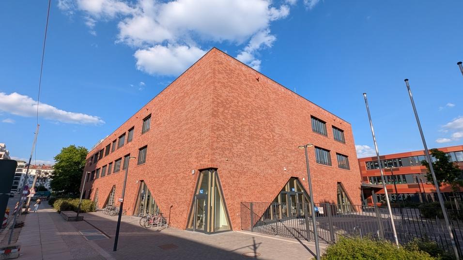 Sporthalle Pufendorfstraße (Außen) Sporthalle Pufendorfstraße (von Außen)