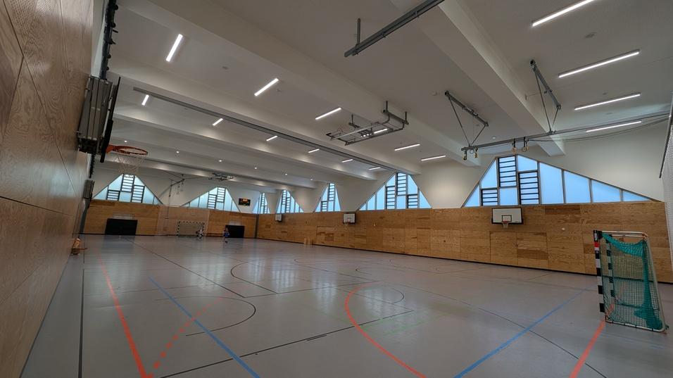 Sporthalle Pufendorfstraße (Innen) Sporthalle Pufendorfstraße (von Innen)