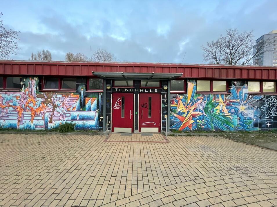 Sporthalle Rüdersdorferstr. Eingang der Sporthalle in der Rüdersdorferstr.