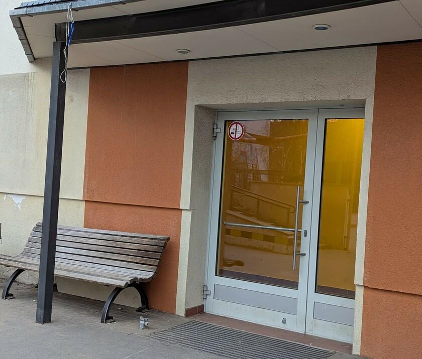 Sporthalle Jessnerstr. Eingang Sporthalle Jessnerstr. Eingang