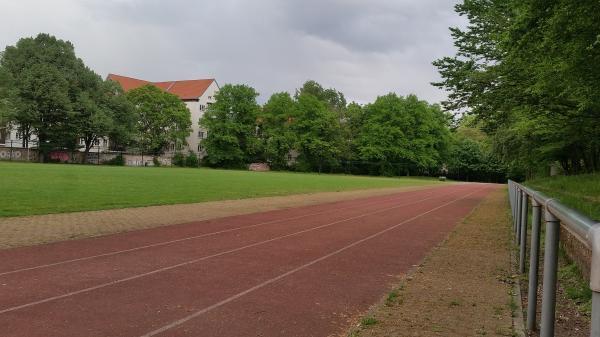 Laufbahn Stadion 1.Mai Blick auf die Laufbahn im Stadion 1.Mai