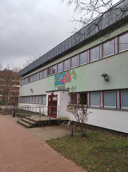 Eingang Sporthalle Dathe-Gymnasium Eingang Sporthalle Dathe-Gymnasium