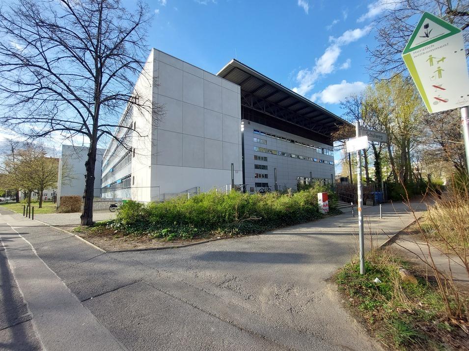 Sporthalle Palisadenstraße von Außen Sporthalle Palisadenstraße von Außen
