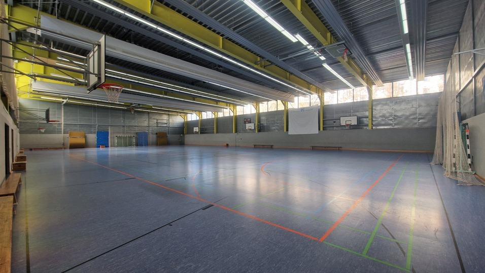 Sporthalle Samariter Straße von Innen Sporthalle Samariter Straße von Innen