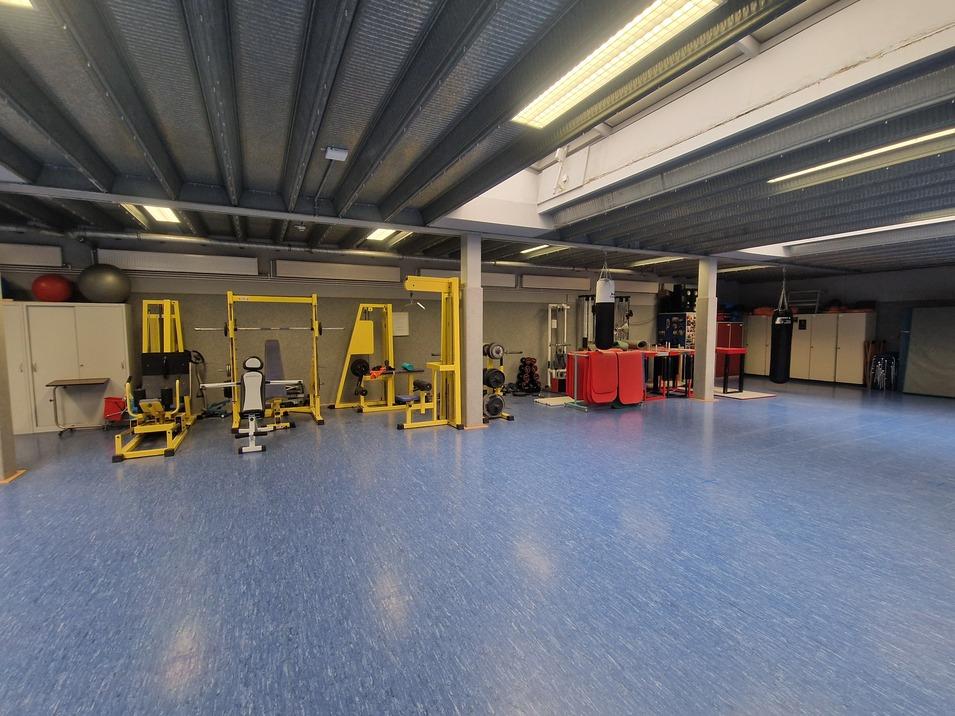 Fitnessbereich im Gymnastikraum Fitnessbereich im Gymnastikraum
