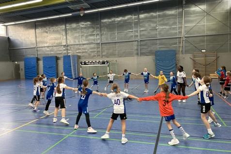 Erwärmung beim Neujahrsturnier 2026 Erwärmung beim Neujahrsturnier 2026 in der Sporthalle